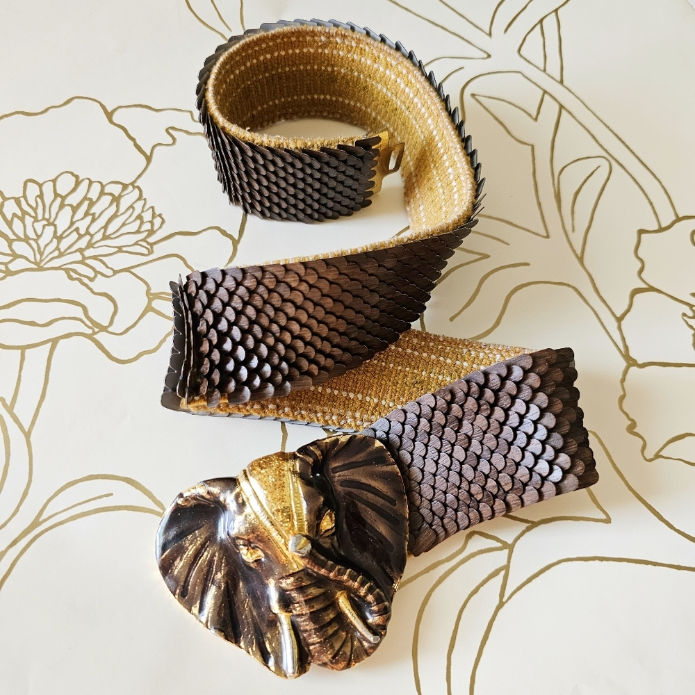 Amazing Vintage Elephant Statement Stretchy Fish Scale Wood Tone Waist Rare Belt